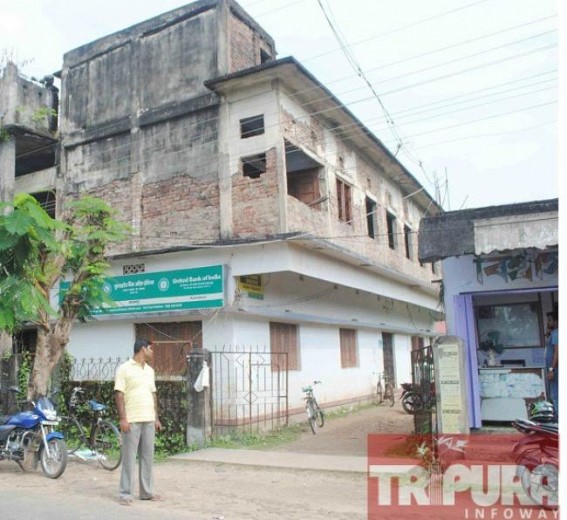 Kamalpur: Bills and wages yet to disbursed: Crowd might explode into banks in last hours before Puja Kamalpur: Bills and wages yet to disbursed: Crowd might explode into banks in last hours before Puja